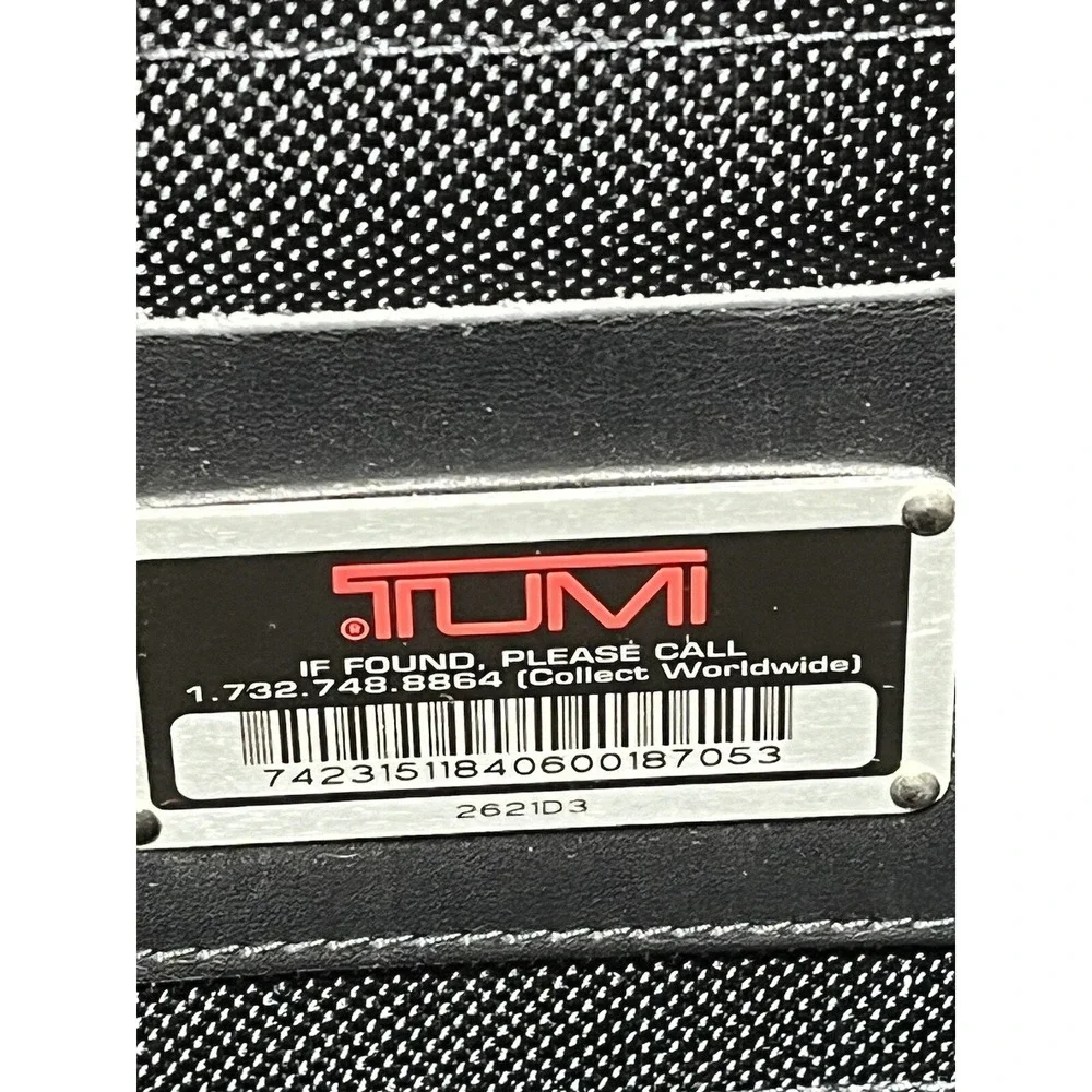Tumi very nice